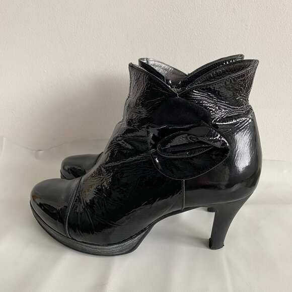 Un Tour En Ville Black Patent Leather Heeled Ankle Boots 8.5 - Picture 3 of 13